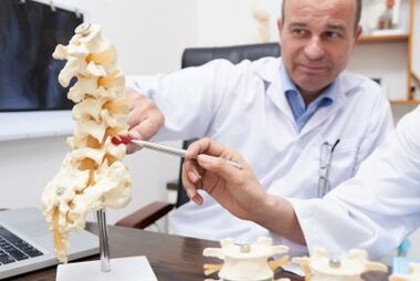 Las razones para el desarrollo de la osteocondrosis de la columna vertebral